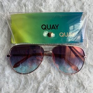Quay aviator sunglasses with purple/rose iridescent lens in great condition